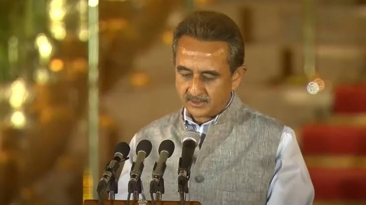 Kirtivardhan Singh reading the oath at the swearing-in ceremony